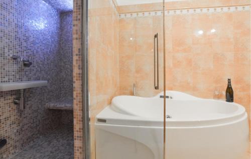 Genoa Apartment | 4 Bedroom Cozy Apartment In Genova