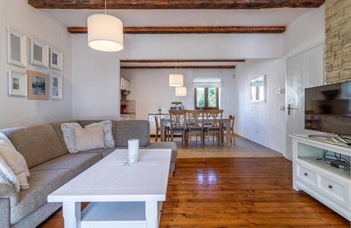 Cabrunici House | 4 bedroom cozy home in Cabrunici