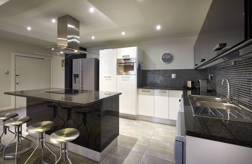 Greater Johannesburg Metropolitan Area Apartment | 4 Bedroom Executive Apartment with three king and 1 twin bed in Sandton CBD