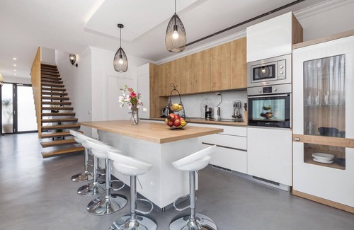 Jakisnica House | 4 bedroom gorgeous home in Lun