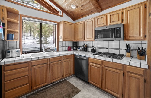 Truckee House | 4 Bedroom Home at 392 Skidder Trail by RedAwning