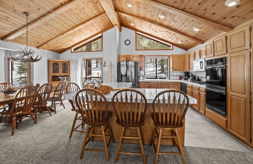 Truckee House | 4 Bedroom Home at 392 Skidder Trail by RedAwning