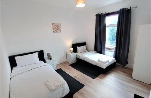 East Ham House | 4 Bedroom House 8min walk to EastHam Station