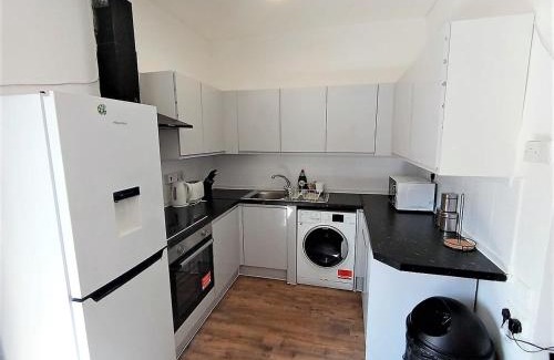East Ham House | 4 Bedroom House 8min walk to EastHam Station