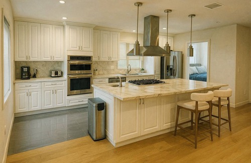 Pasadena House | 4-bedroom house in brilliant Pasadena with AC, WiFi