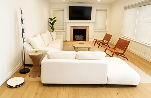 Pasadena House | 4-bedroom house in brilliant Pasadena with AC, WiFi