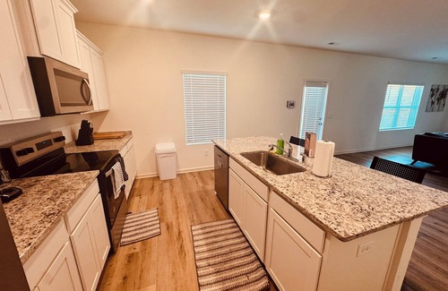 Calera House | 4-bedroom house in charming Timberline Golf neighborhood with pool