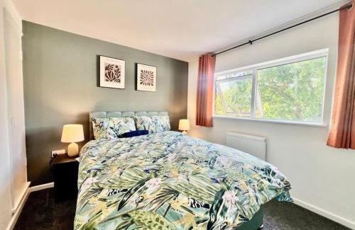 Basildon House | 4 Bedroom House in the Heart of Basildon 2 mins to Town Center I Weekly or Monthly Stay Offer I Free Parking I Sleeps 7