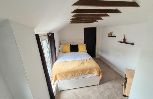 St. Thomas House | 4 Bedroom House near Swansea Marina & City Centre