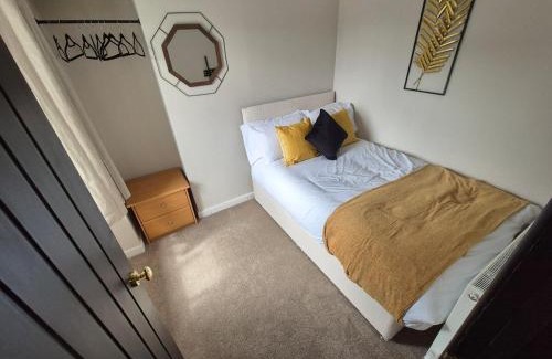 St. Thomas House | 4 Bedroom House near Swansea Marina & City Centre