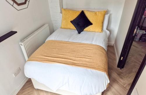 St. Thomas House | 4 Bedroom House near Swansea Marina & City Centre