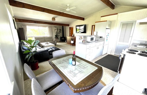 One Tree Point House | 4 bedroom house by the boat ramp, family friendly, walking distance to the water