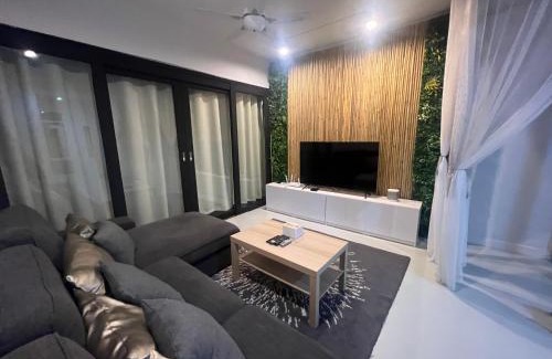 Phra Khanong Nuea Villa | 4 Bedroom House with Beautiful Rooftop near BTS Ekkamai