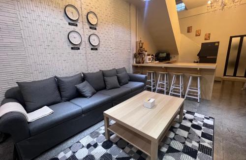 Phra Khanong Nuea Villa | 4 Bedroom House with Beautiful Rooftop near BTS Ekkamai