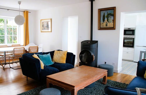 Roscoff House | 4 bedroom house with character facing the sea, 5m beach access