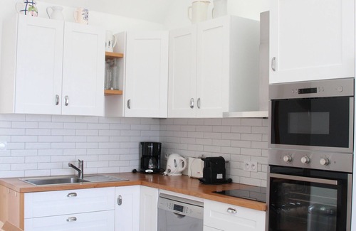 Roscoff House | 4 bedroom house with character facing the sea, 5m beach access