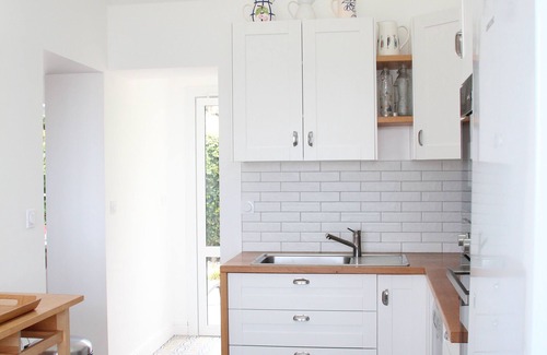 Roscoff House | 4 bedroom house with character facing the sea, 5m beach access