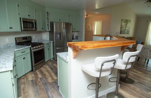 Hendersonville House | 4-bedroom in Hendersonville/Game Room & Pool Table with Gorgeous Mountain Views