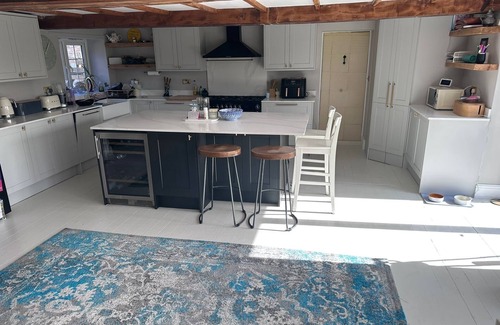 Lavendon House | 4-Bedroom Limestone Country House - Large Garden, Field view, Gazebo Fire Pit