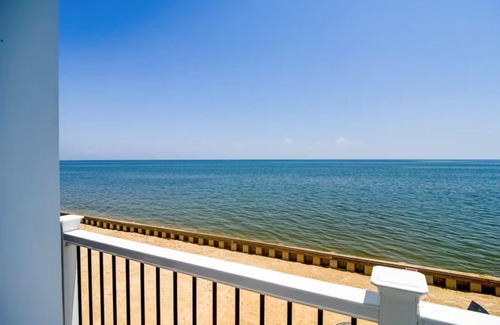 Point Lookout House | 4 Bedroom Luxury Private Beach Retreat