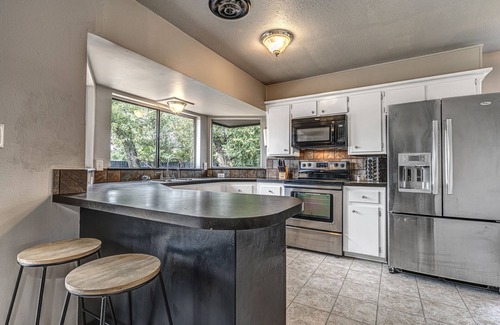 Ardmore House | 4 Bedroom Near Shopping&Eats