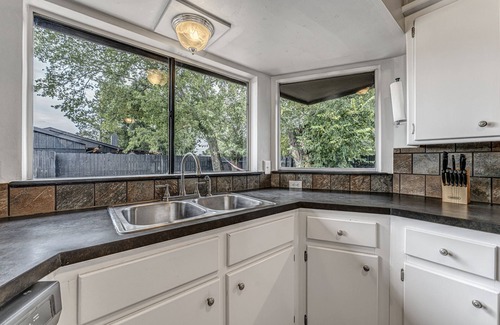 Ardmore House | 4 Bedroom Near Shopping&Eats