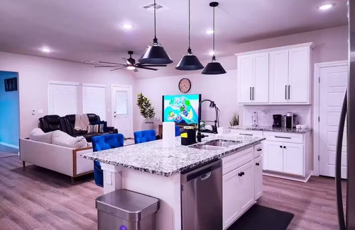 Oklahoma City House | 4-Bedroom New House in OKC with Gym, Fast WiFi, 8 Beds - Sleeps 12, Car Garage