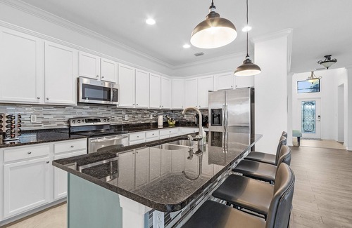 The Forum House | 4-bedroom Private Pool Home