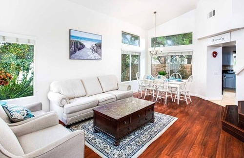 Corona Apartment | 4 Bedroom Single family L-(458298) by Houzlet