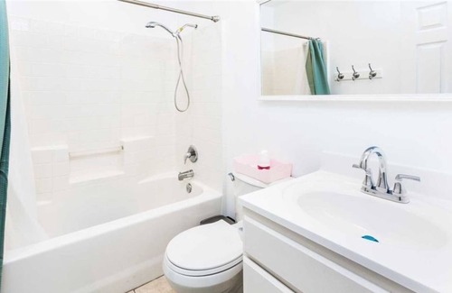 Corona Apartment | 4 Bedroom Single family L-(458298) by Houzlet