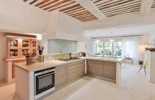 Lagnes House | 4 bedroom stunning home in Lagnes