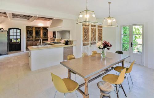 Lagnes House | 4 Bedroom Stunning Home In Lagnes