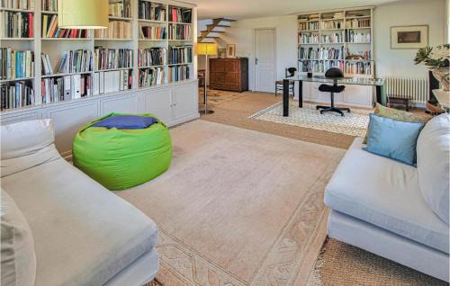 Lagnes House | 4 Bedroom Stunning Home In Lagnes