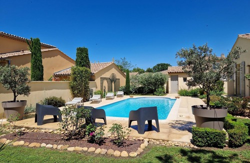 Orange Villa | 4 Bedroom Villa in Orange