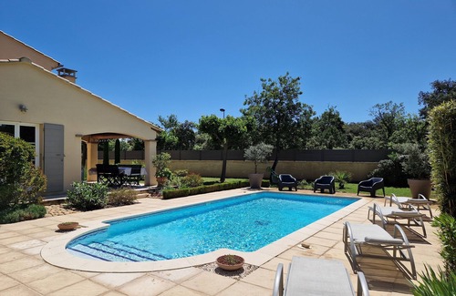 Orange Villa | 4 Bedroom Villa in Orange