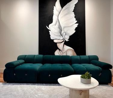 East Allegheny Apartment | 4 BEDS Private Patio Central Modern Stay