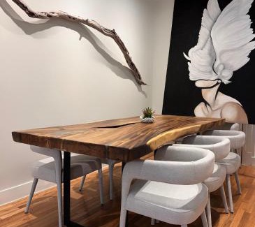 East Allegheny Apartment | 4 BEDS Private Patio Central Modern Stay