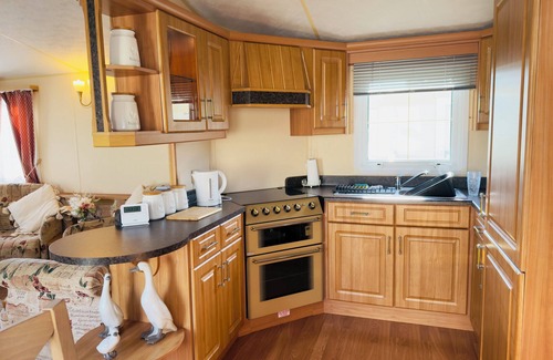 Ingoldmells Apartment | 4-berth holiday home in Ingoldmells with direct beach access, perfect for family holidays.