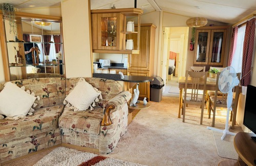 Ingoldmells Apartment | 4-berth holiday home in Ingoldmells with direct beach access, perfect for family holidays.