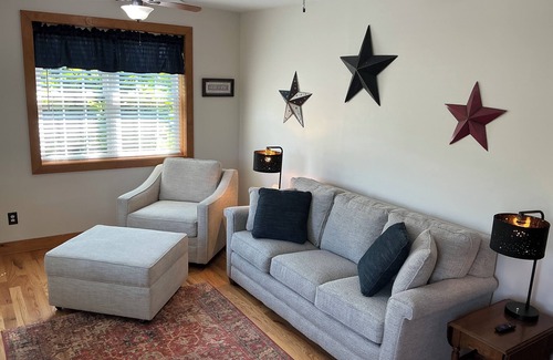 Hummelstown House | 4 BR 4 Bath Ranch Home with HOT TUB and Massage Chairs, 4 Miles to Hershey