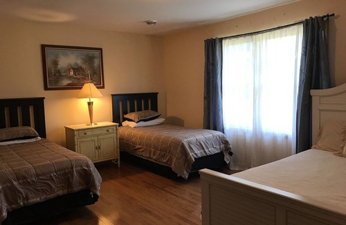 Zenda House | 4 BR, 5 acres property, Luxury Home. The perfect place to Relax.