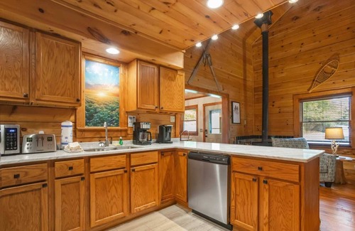 Banner Elk Cabin | 4 BR Cabin near Banner Elk/Beech Mtn. Hot Tub, Fire Pit & Yard