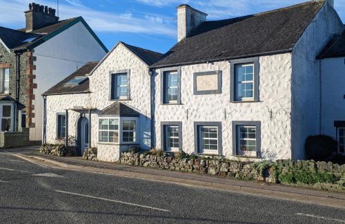 Keswick House | 4 BR Holiday Home Steps from Keswick Town Centre