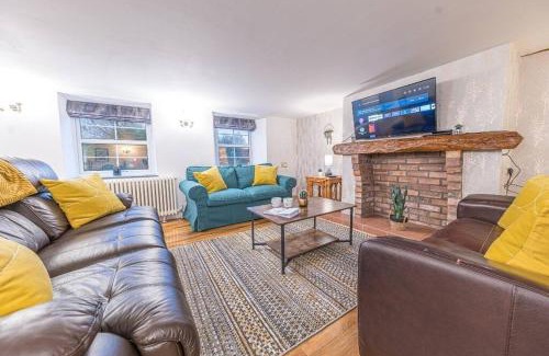 Keswick House | 4 BR Holiday Home Steps from Keswick Town Centre