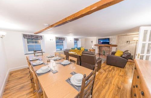 Keswick House | 4 BR Holiday Home Steps from Keswick Town Centre