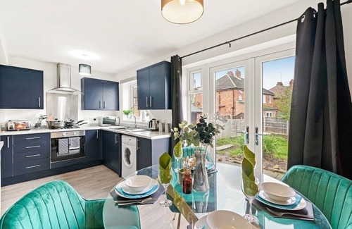 Littleover House | 4 BR House, Next to Derby Royal, Free Parking