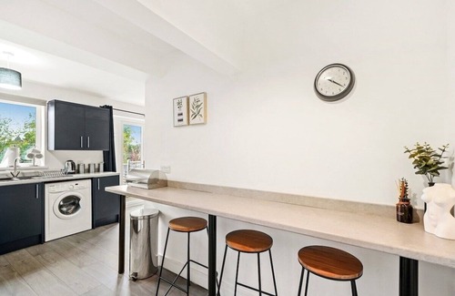 Littleover House | 4 BR House, Next to Derby Royal, Free Parking
