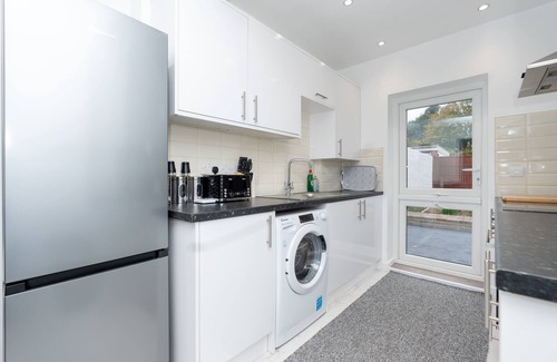 Southampton House | 4 BR House w/Free Parking and Garden