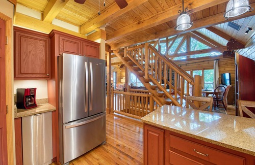 Waynesville House | 4 BR Mountain cabin with beautiful long range views in quiet gated community