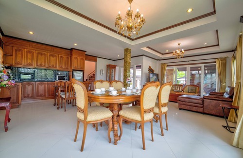 North Pattaya Villa | 4 BR Royal Boat Pool Villa – Pattaya's Hidden Haven